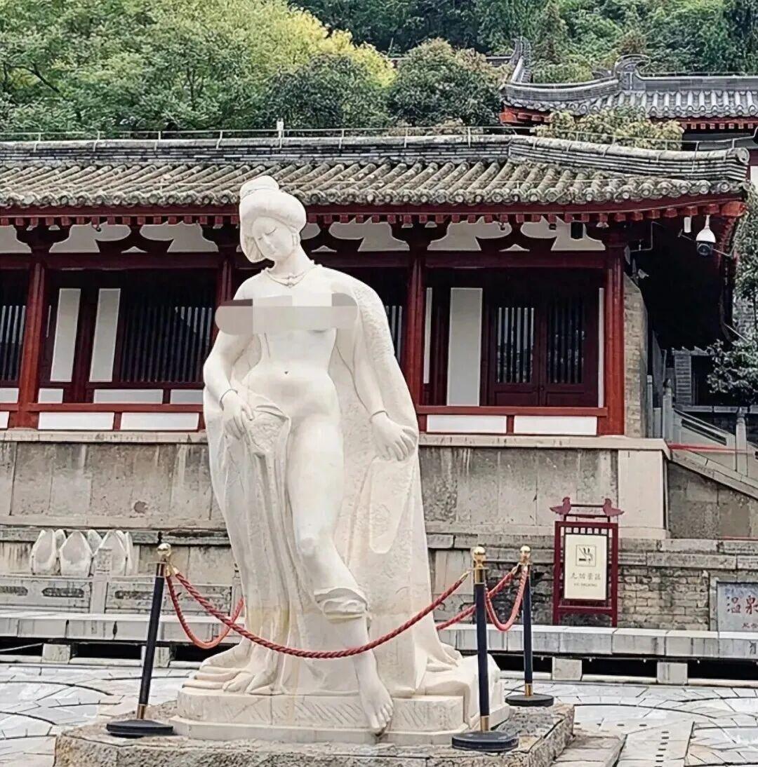 B体育官方-贵妃半裸出浴雕像被指“不雅观”