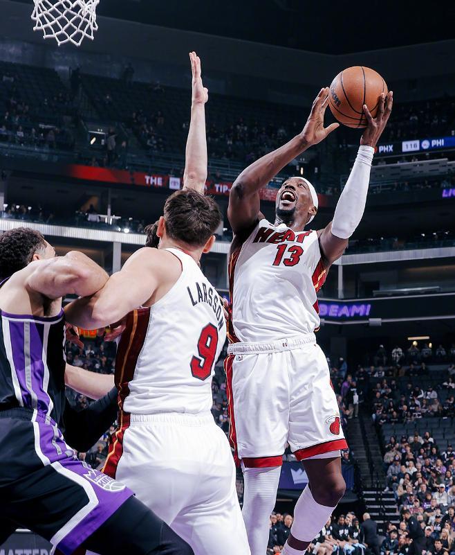 B体育官方-阿德巴约25+7+5鲍威尔22分，威少三分失准6中1，热火复仇国王