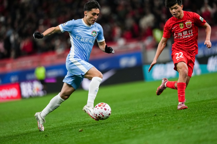 B体育-鲁媒：阿卜杜肉苏力等多位泰山青训首轮获机会，贾非凡将面对旧主