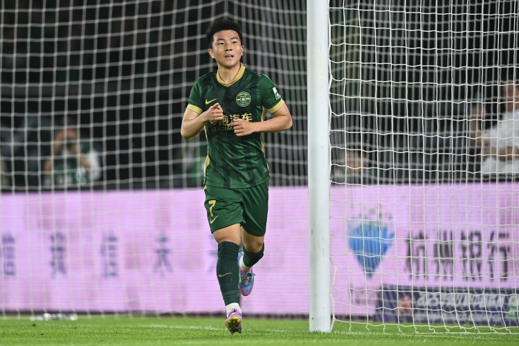 B体育官方-01年龄段首人！陶强龙完成中超百场里程碑，贡献14球8助攻