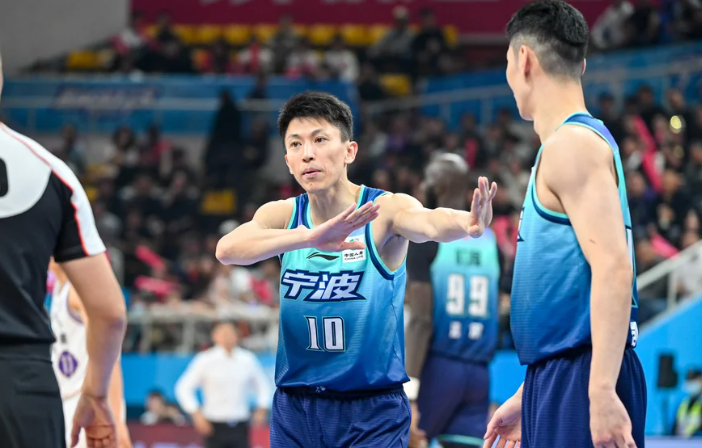 B体育-收官战拯救广东球队！37岁老将狂砍18分7助，亲手送前东家出局